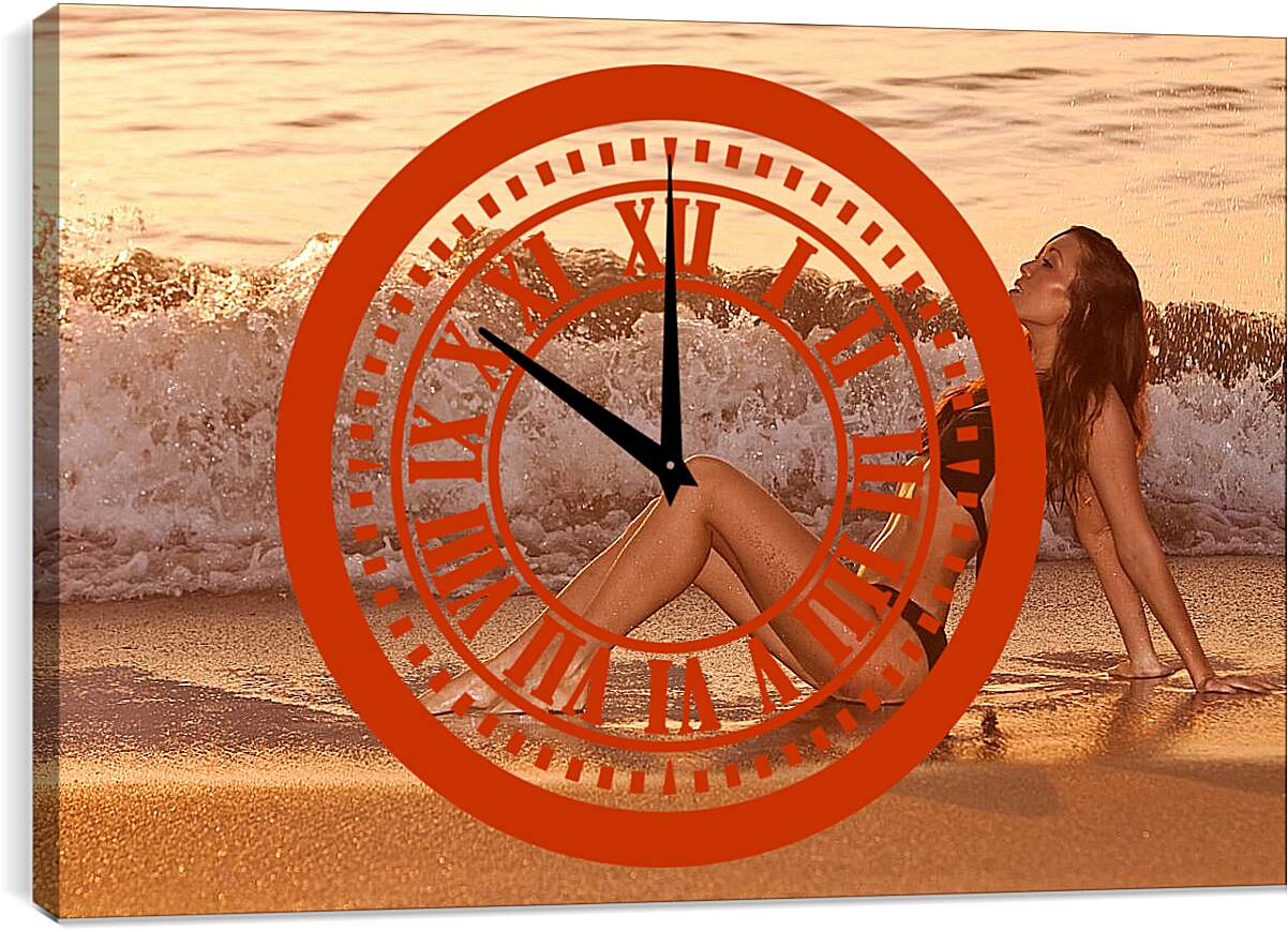 Часы картина - Песчаный пляж и девушка