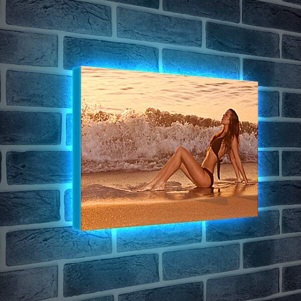 Лайтбокс световая панель - Песчаный пляж и девушка