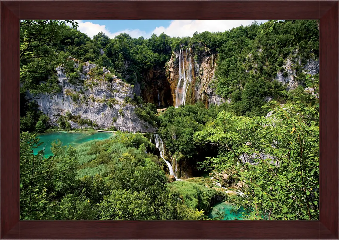 Картина в раме - Скалы и Плитвицкое озеро