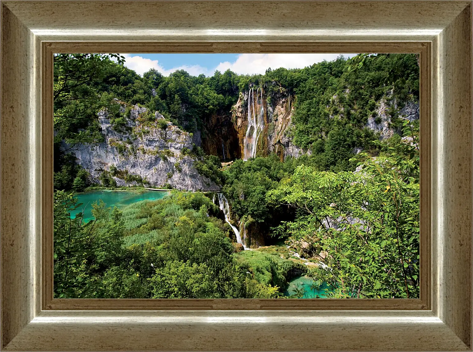 Картина в раме - Скалы и Плитвицкое озеро