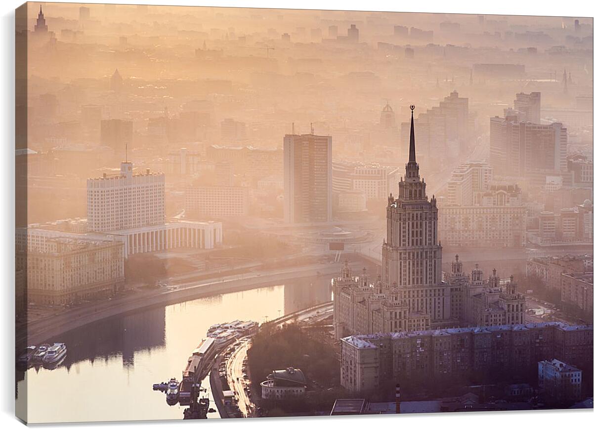 Постер и плакат - Москва в летнем тумане