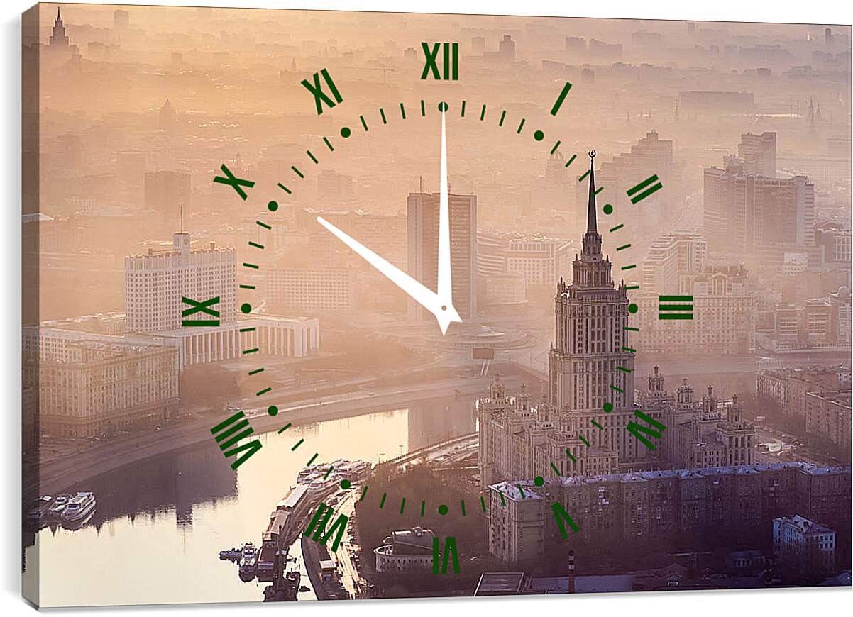 Часы картина - Москва в летнем тумане