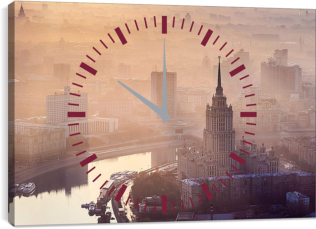 Часы картина - Москва в летнем тумане
