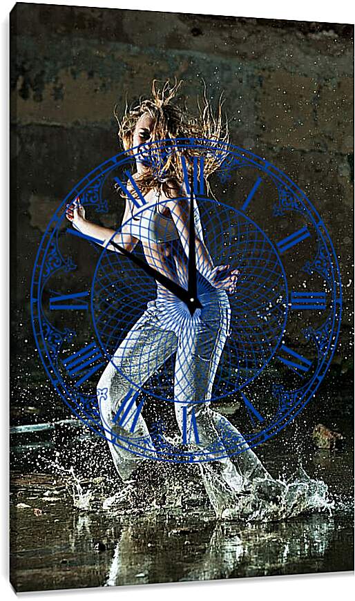 Часы картина - Танцы в воде