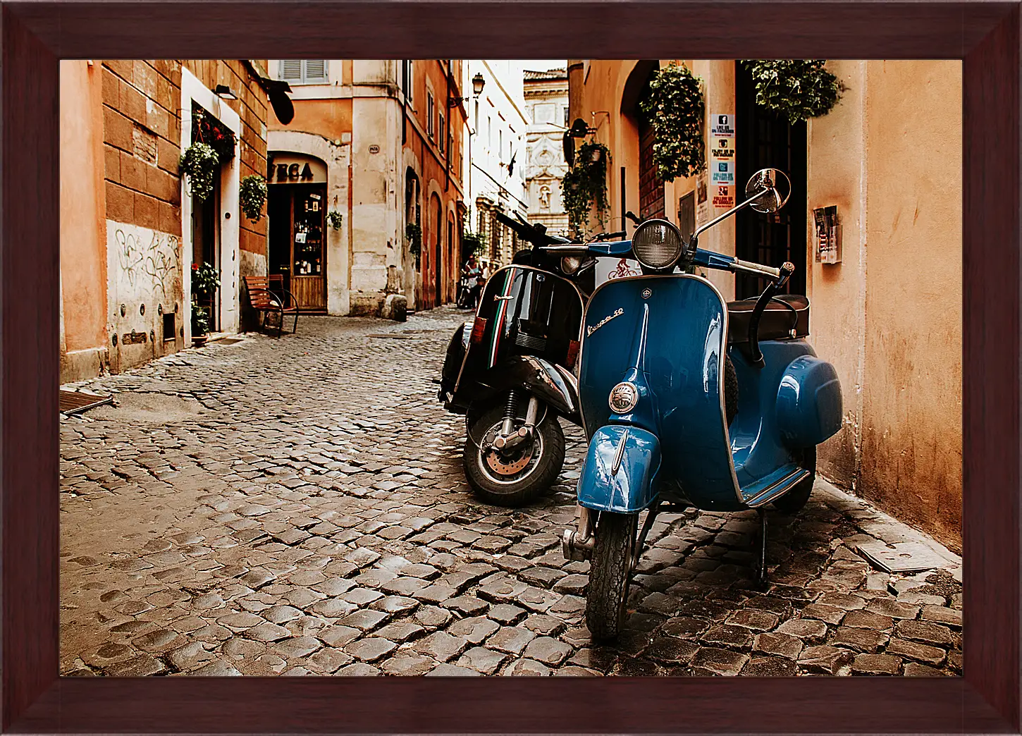 Картина в раме - Vespa на старой улице