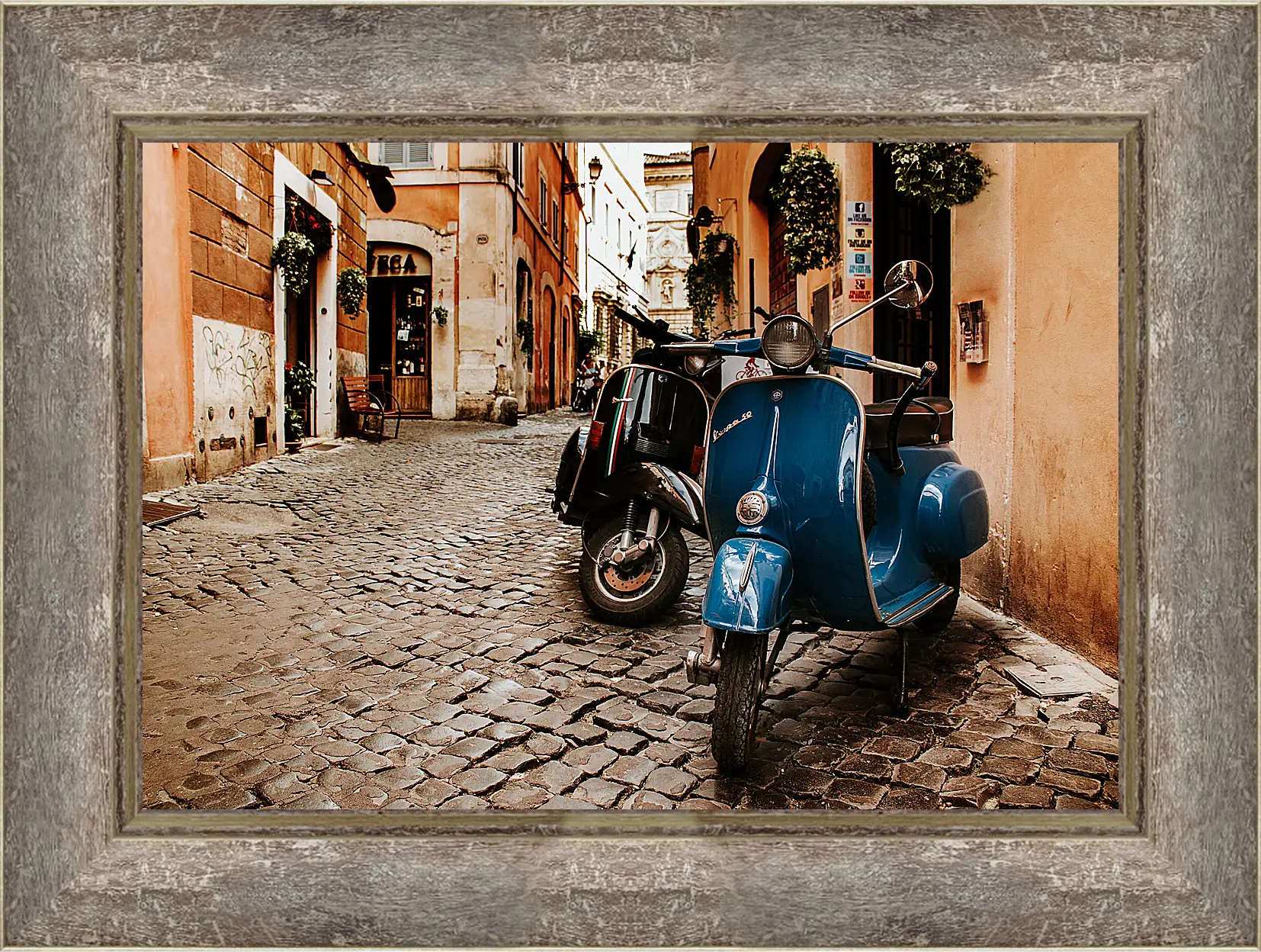 Картина в раме - Vespa на старой улице