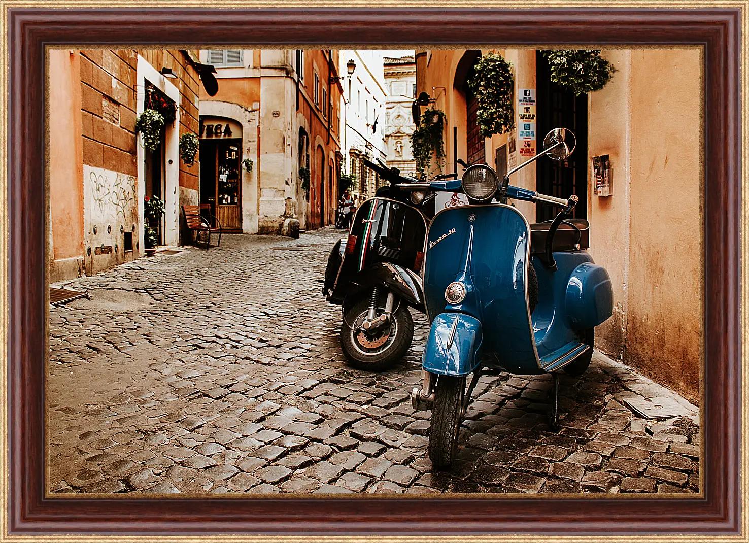 Картина в раме - Vespa на старой улице