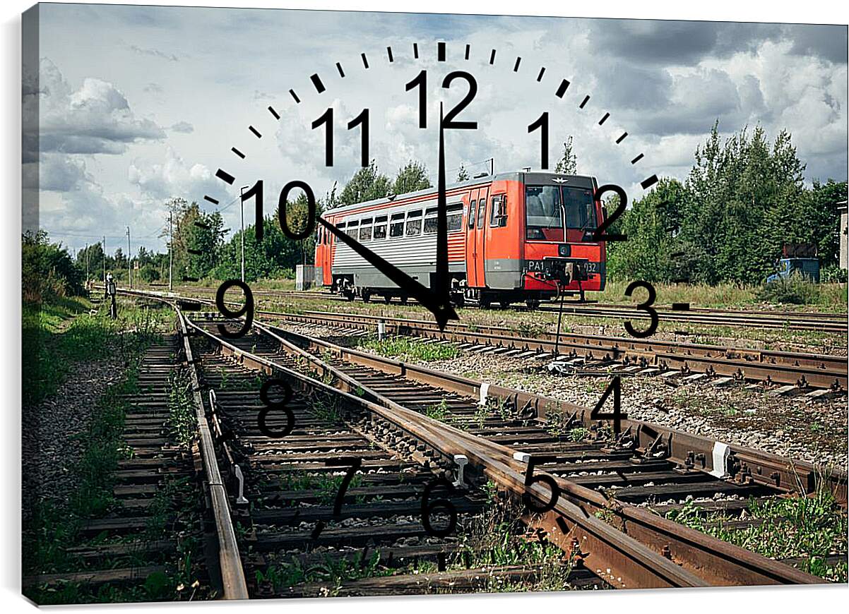 Часы картина - Поезд на путях