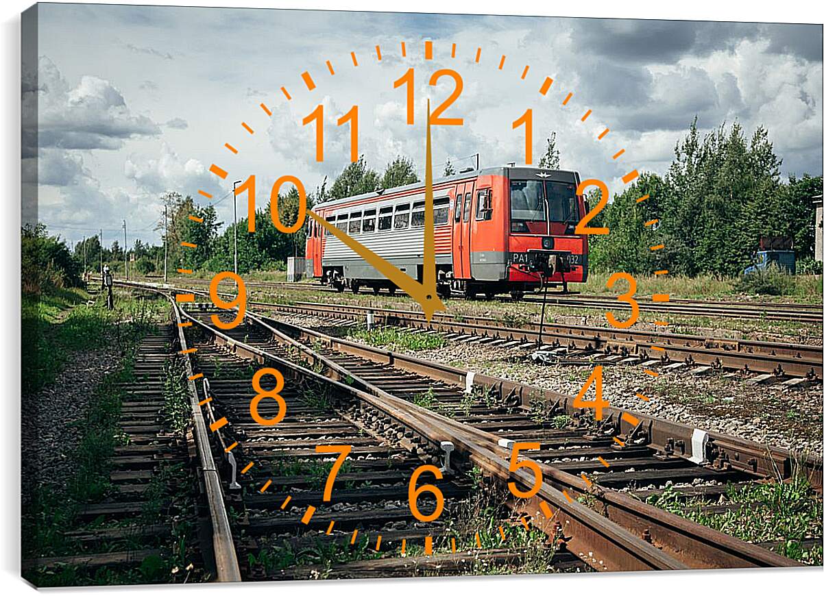Часы картина - Поезд на путях