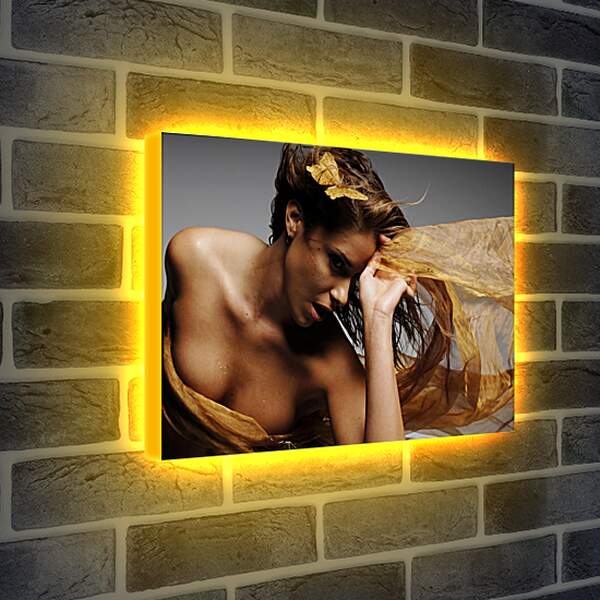 Лайтбокс световая панель - Девушка в желтом платье