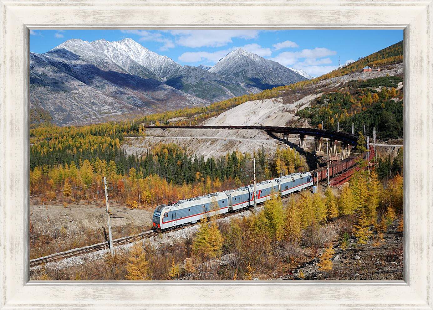 Картина в раме - Длинный поезд в горах