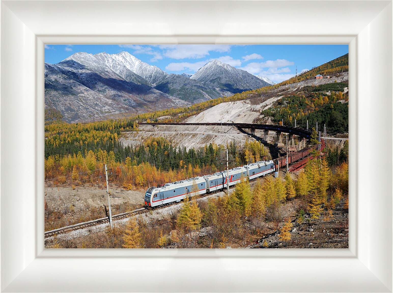 Картина в раме - Длинный поезд в горах