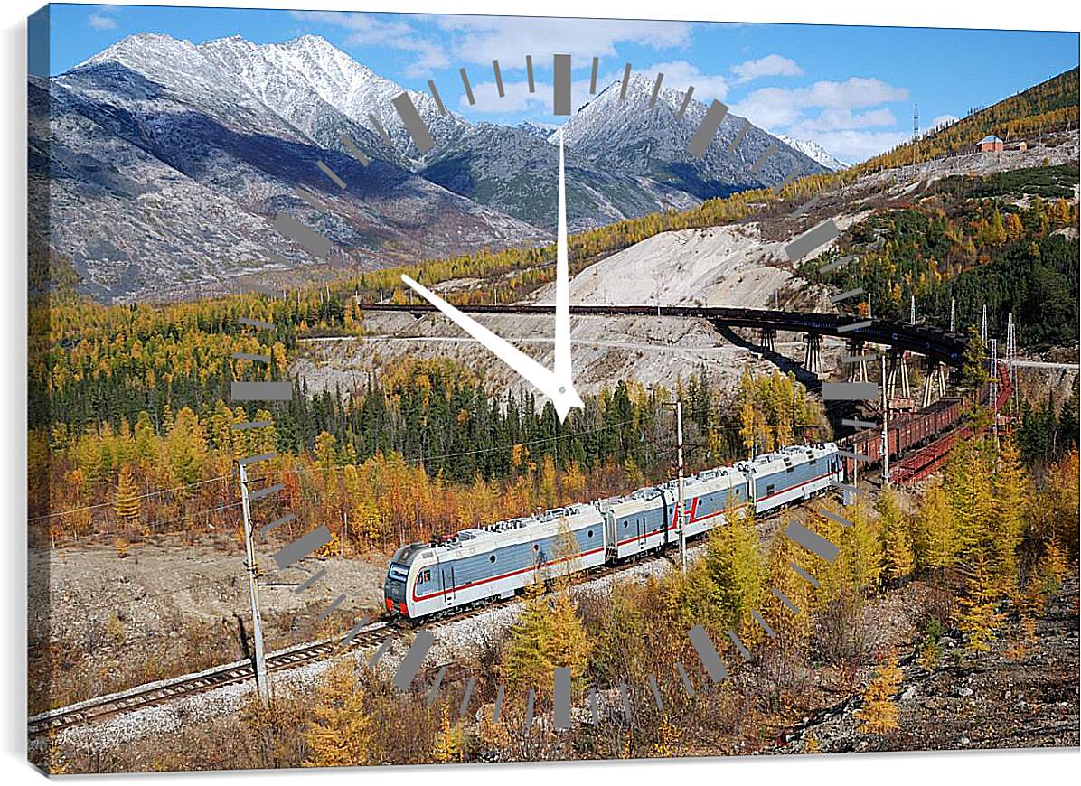 Часы картина - Длинный поезд в горах