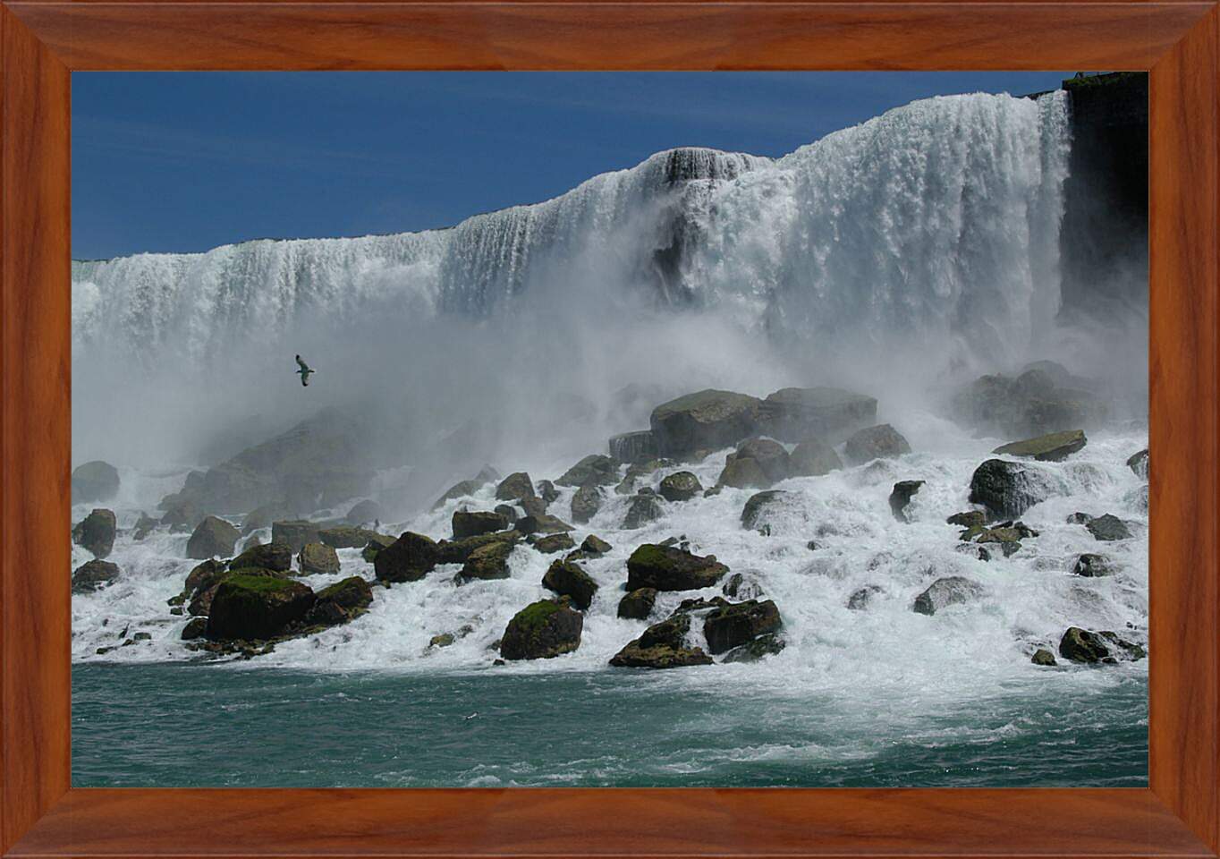 Картина в раме - Огромный водопад