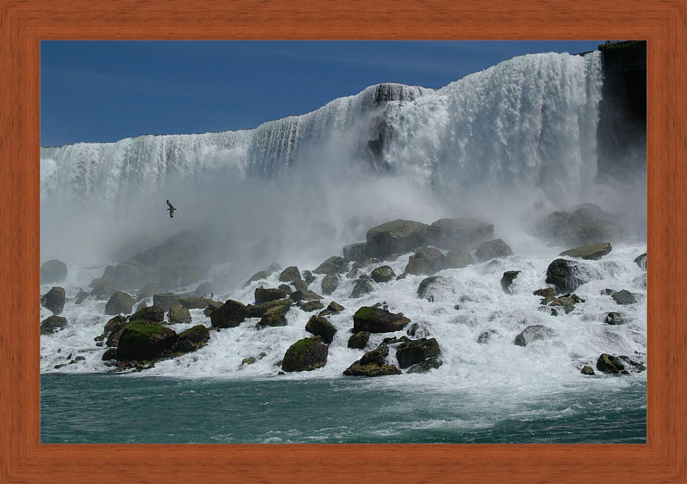 Картина в раме - Огромный водопад