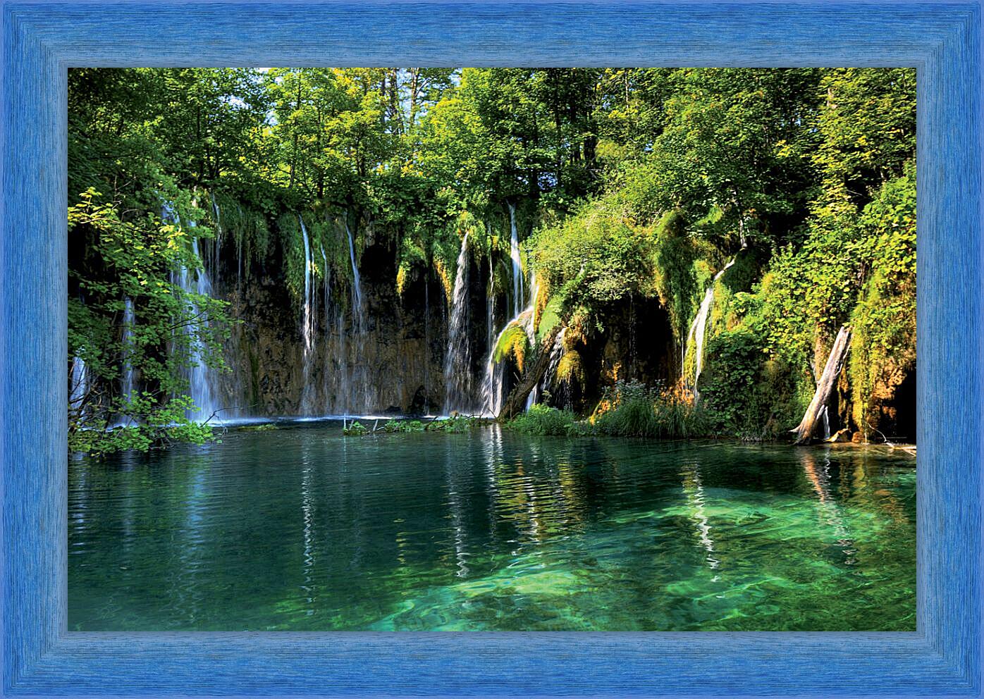 Картина в раме - Водопады и зеленое озеро