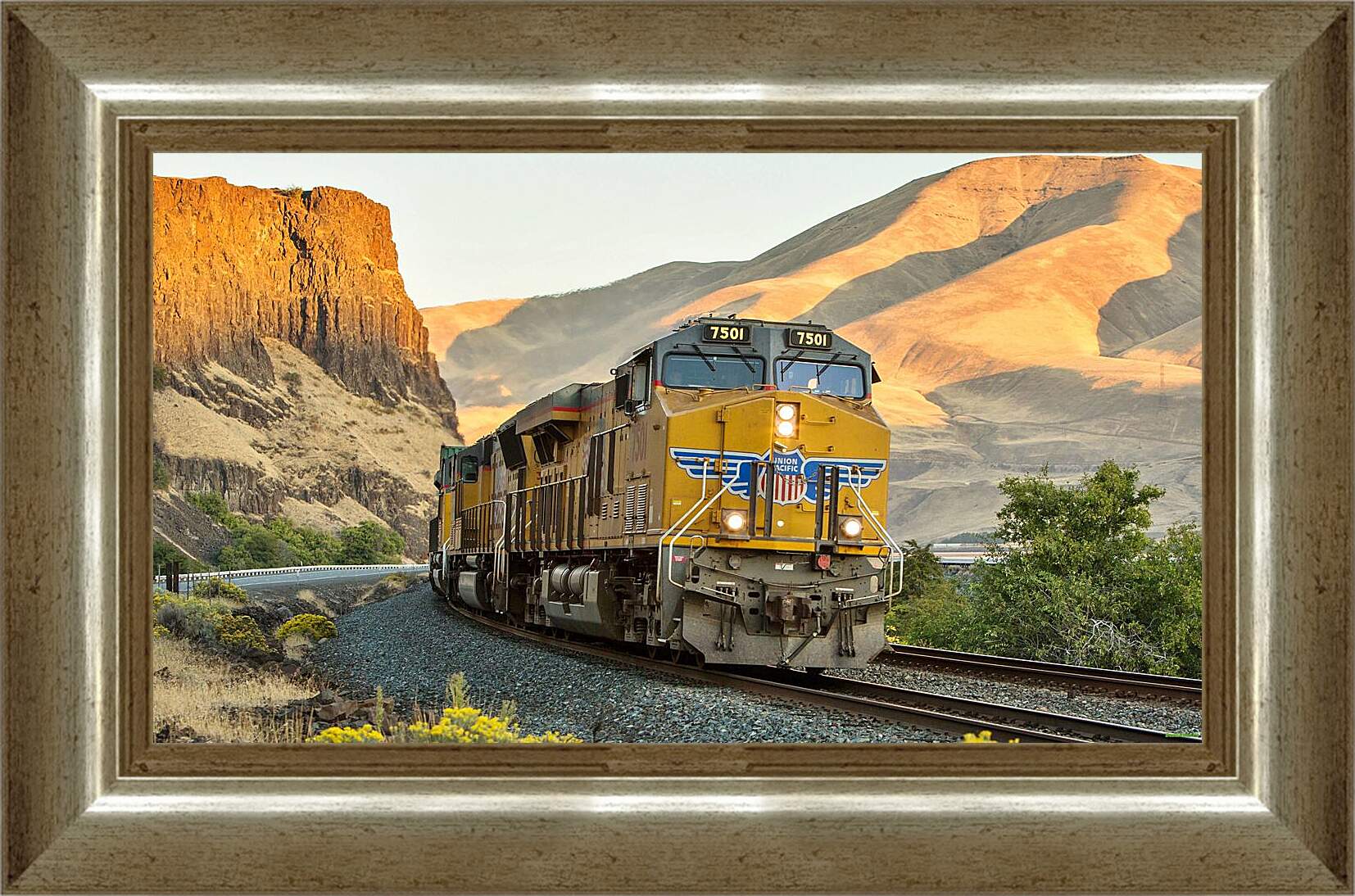 Картина в раме - Поезд в движении