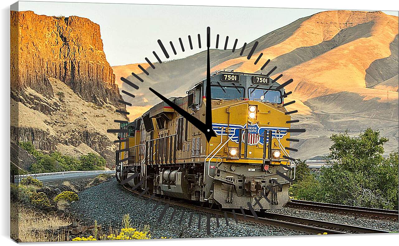Часы картина - Поезд в движении