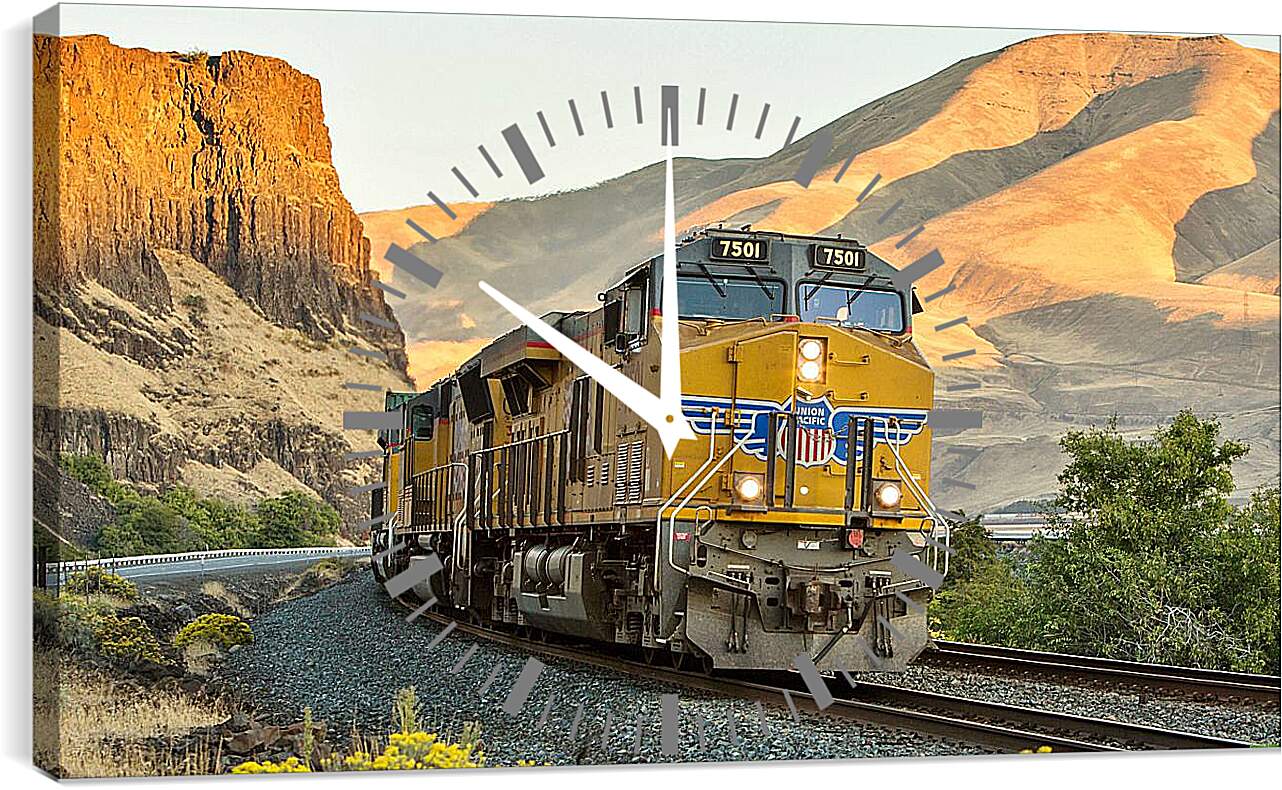 Часы картина - Поезд в движении