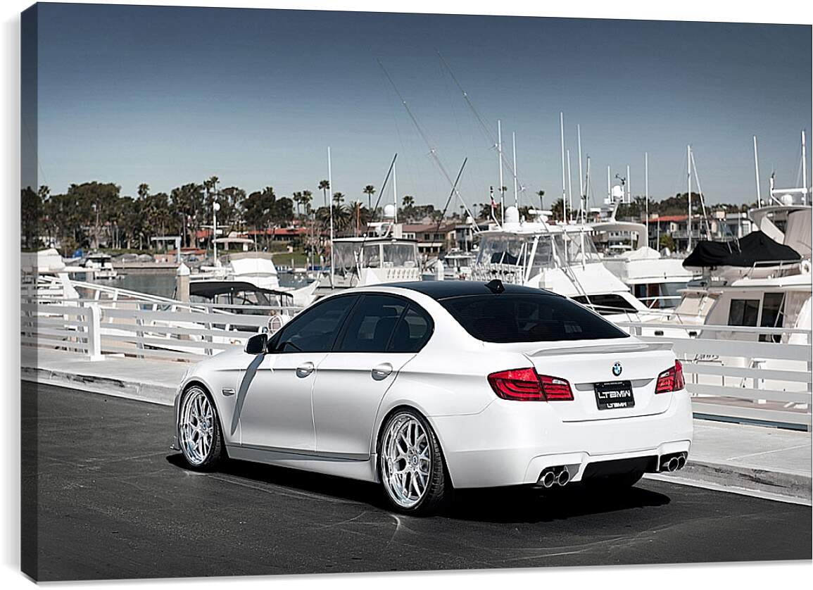 Постер и плакат - Белый БМВ 5й серии (BMW 5 series)