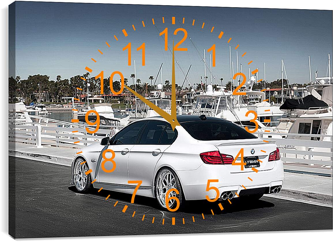 Часы картина - Белый БМВ 5й серии (BMW 5 series)