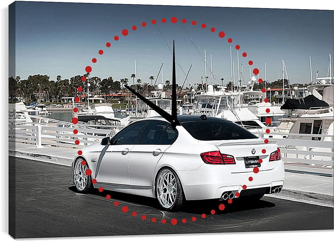 Часы картина - Белый БМВ 5й серии (BMW 5 series)
