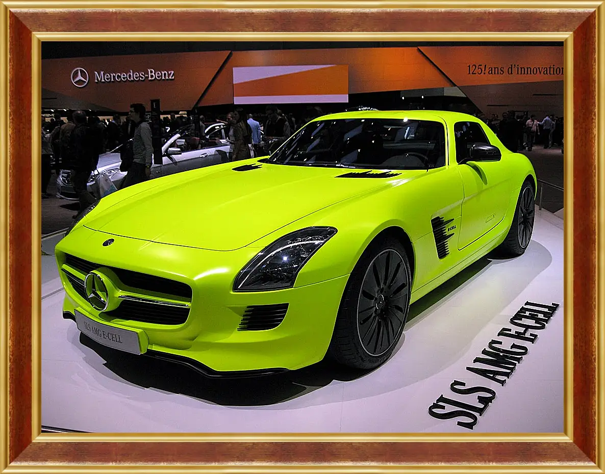 Картина в раме - Зеленый Mercedes SLS AMG (Мерседес чайка)