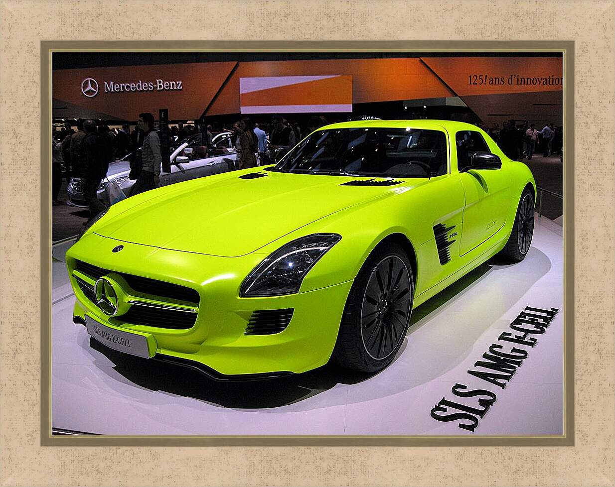 Картина в раме - Зеленый Mercedes SLS AMG (Мерседес чайка)