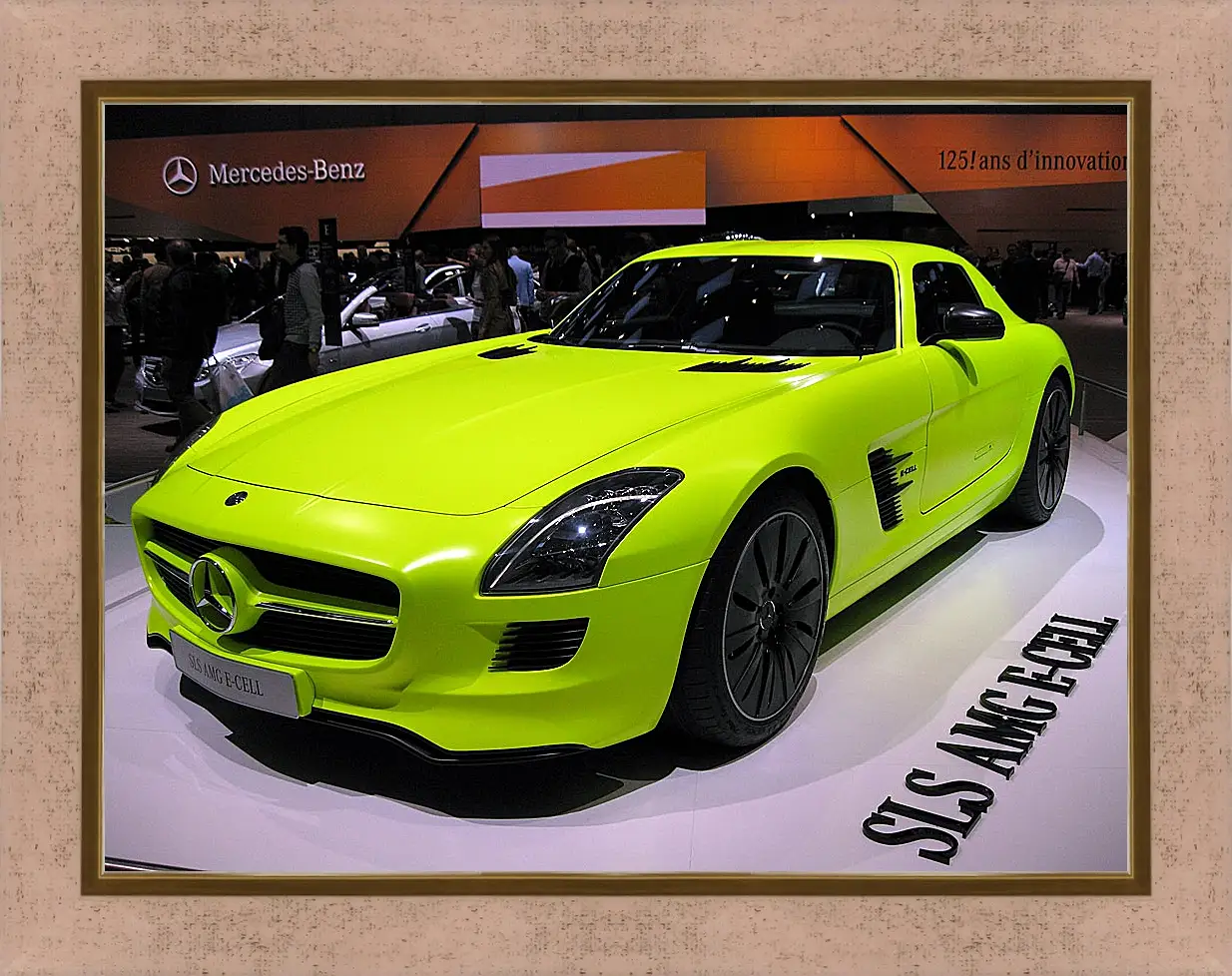 Картина в раме - Зеленый Mercedes SLS AMG (Мерседес чайка)