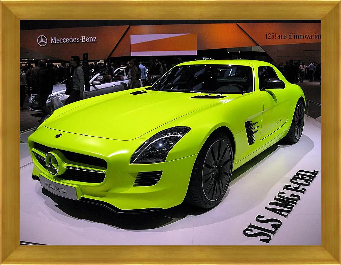 Картина в раме - Зеленый Mercedes SLS AMG (Мерседес чайка)