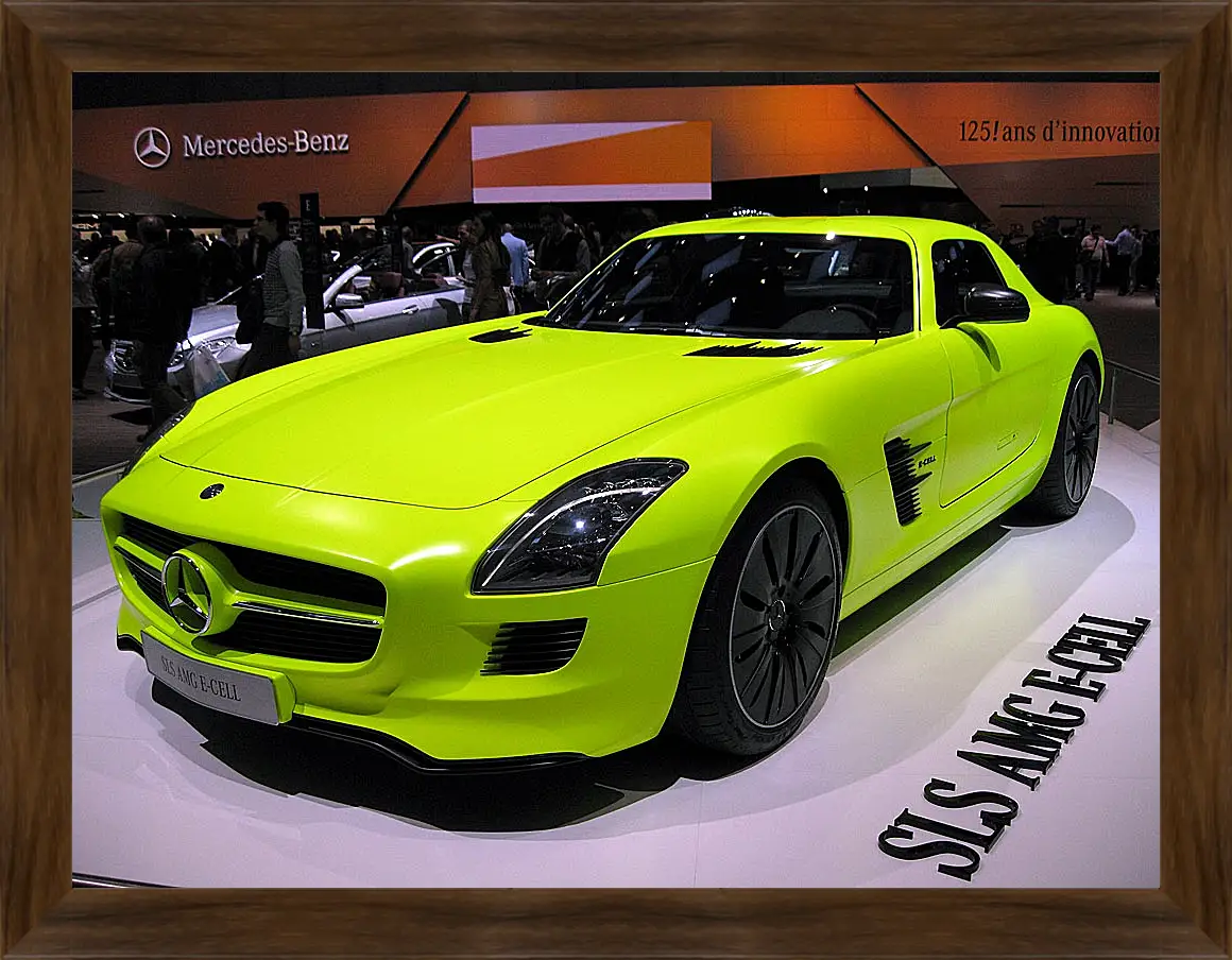 Картина в раме - Зеленый Mercedes SLS AMG (Мерседес чайка)