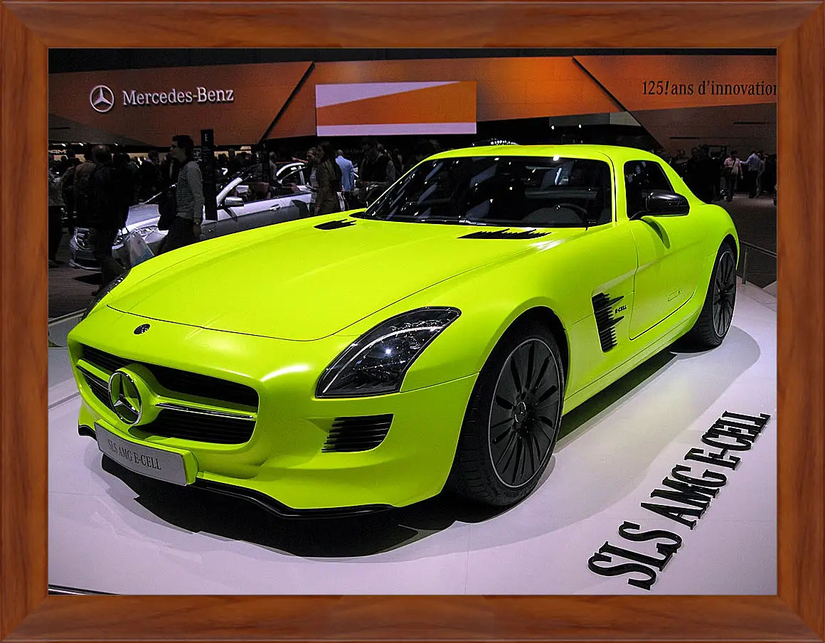 Картина в раме - Зеленый Mercedes SLS AMG (Мерседес чайка)