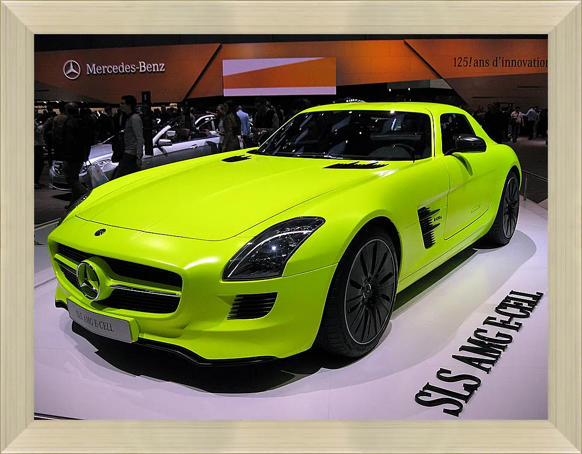 Картина в раме - Зеленый Mercedes SLS AMG (Мерседес чайка)