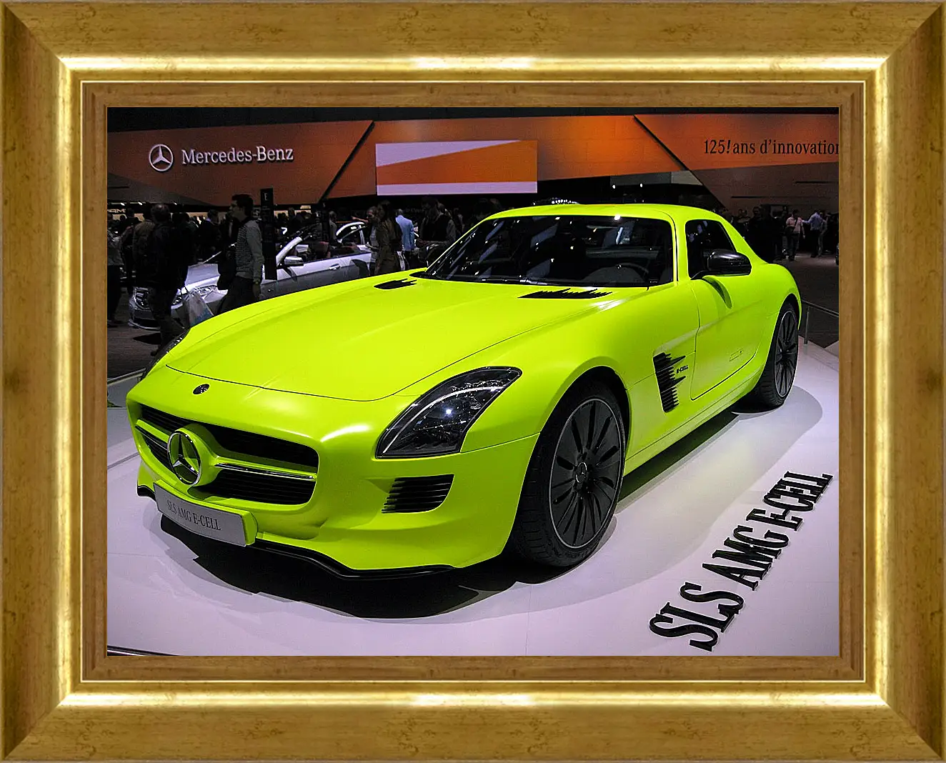 Картина в раме - Зеленый Mercedes SLS AMG (Мерседес чайка)