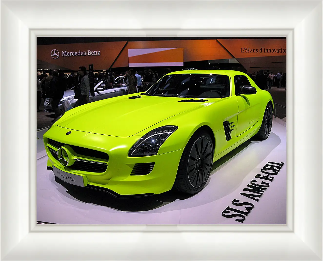 Картина в раме - Зеленый Mercedes SLS AMG (Мерседес чайка)