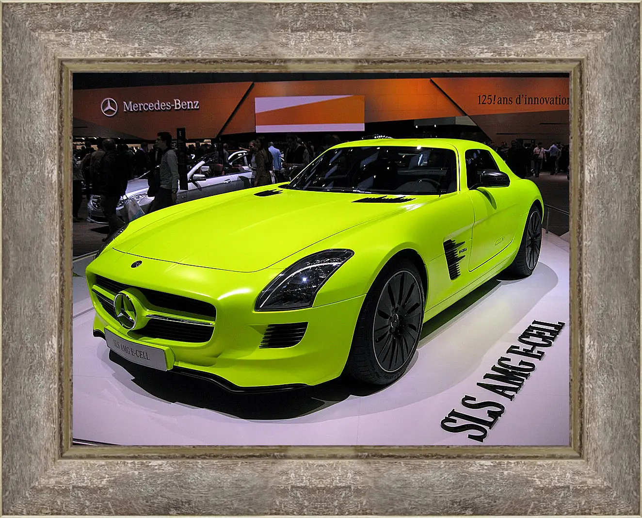 Картина в раме - Зеленый Mercedes SLS AMG (Мерседес чайка)