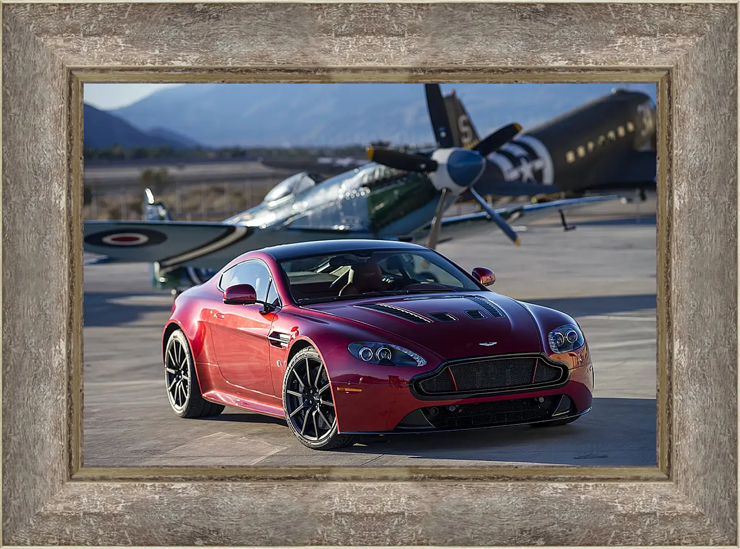 Картина в раме - Aston Martin и самолет