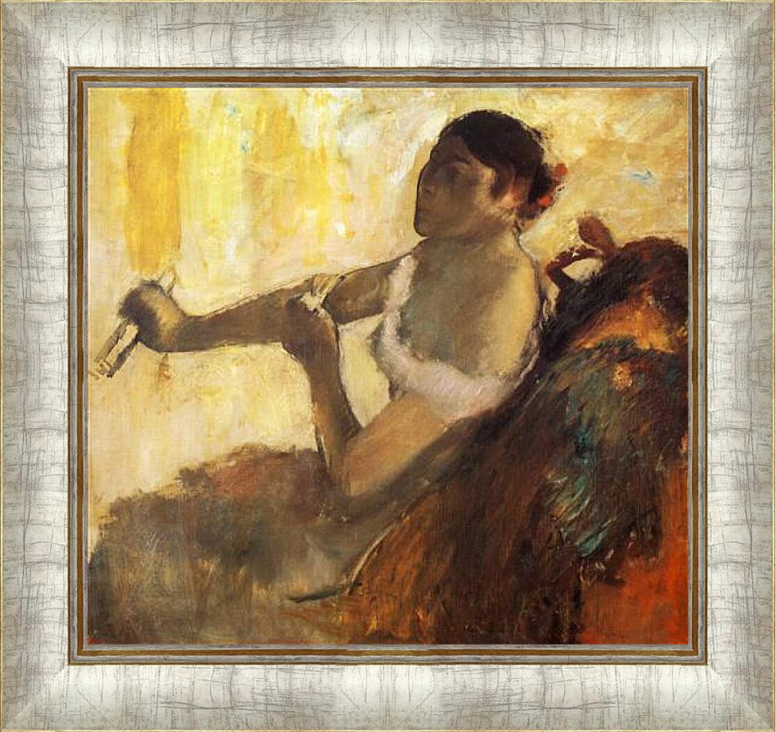 Картина в раме - Femme assise tirant son gant, jeune femme assise mettant ses gants. Эдгар Дега