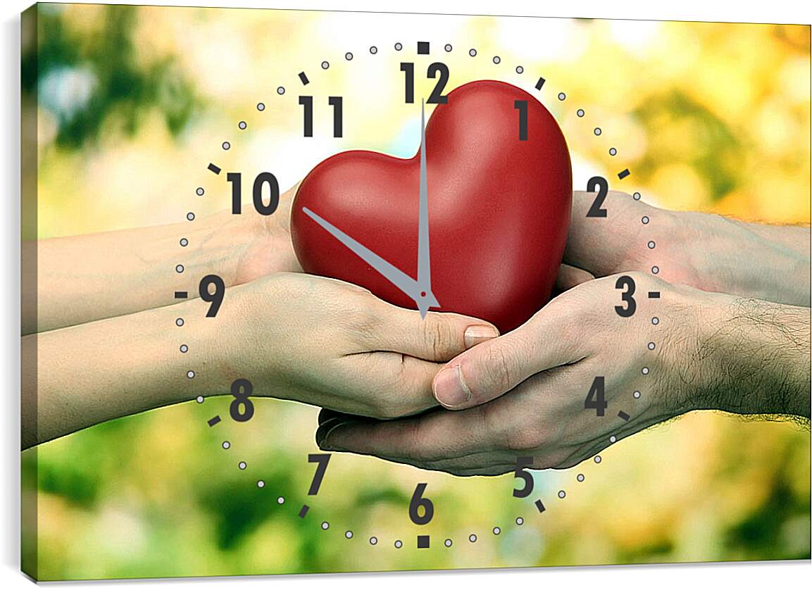 Часы картина - Сердце в руках