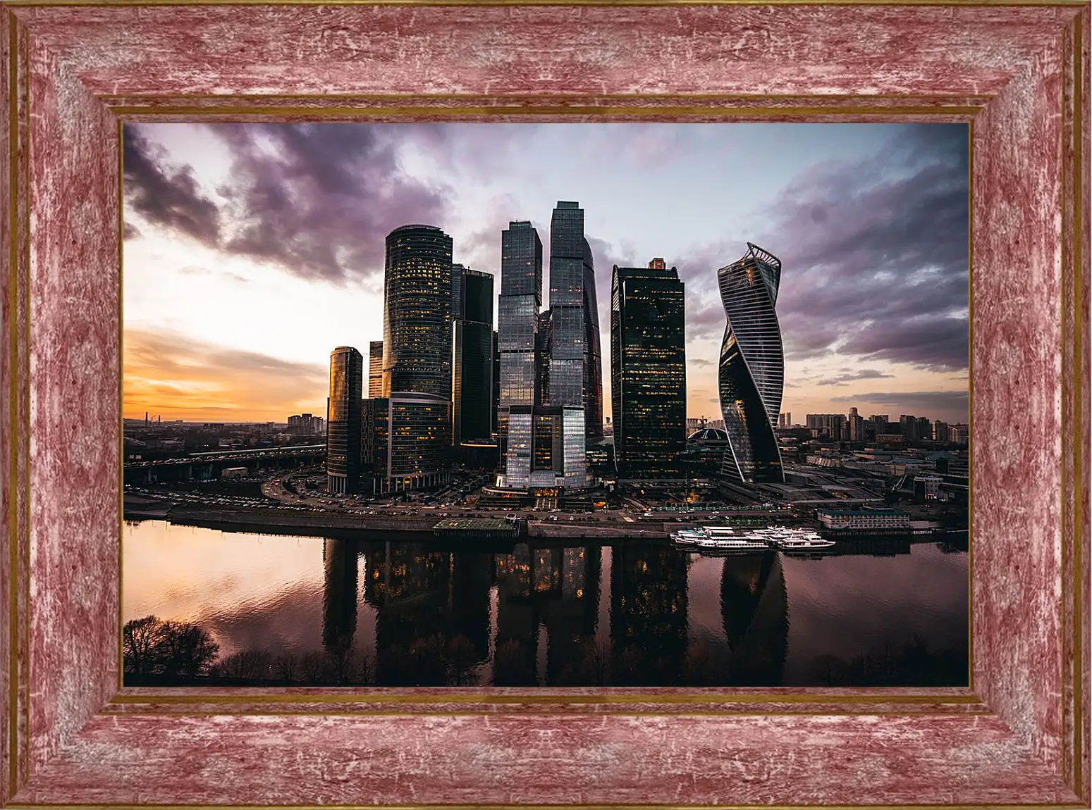 Картина в раме - Москва Сити вид с набережной