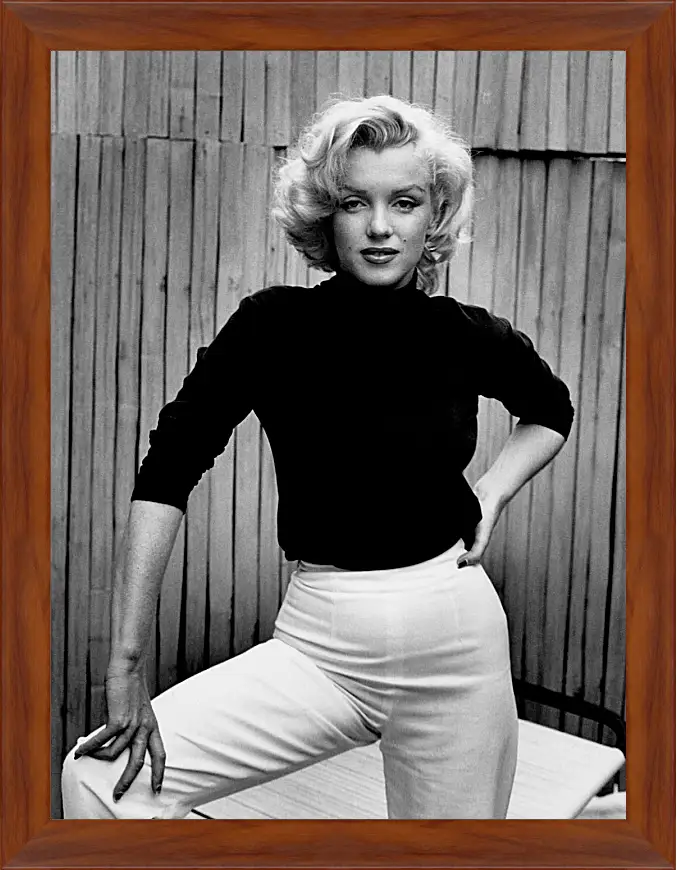 Картина в раме - Мерилин Монро в белых брюках  (Marilyn Monroe)