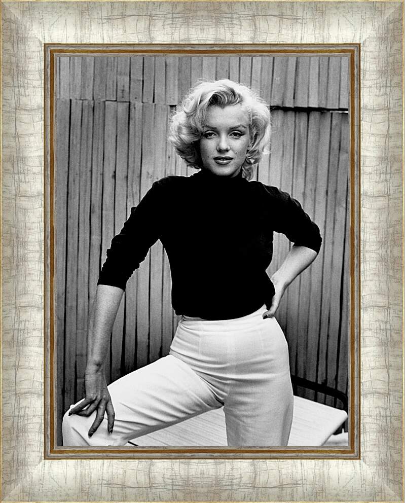 Картина в раме - Мерилин Монро в белых брюках  (Marilyn Monroe)