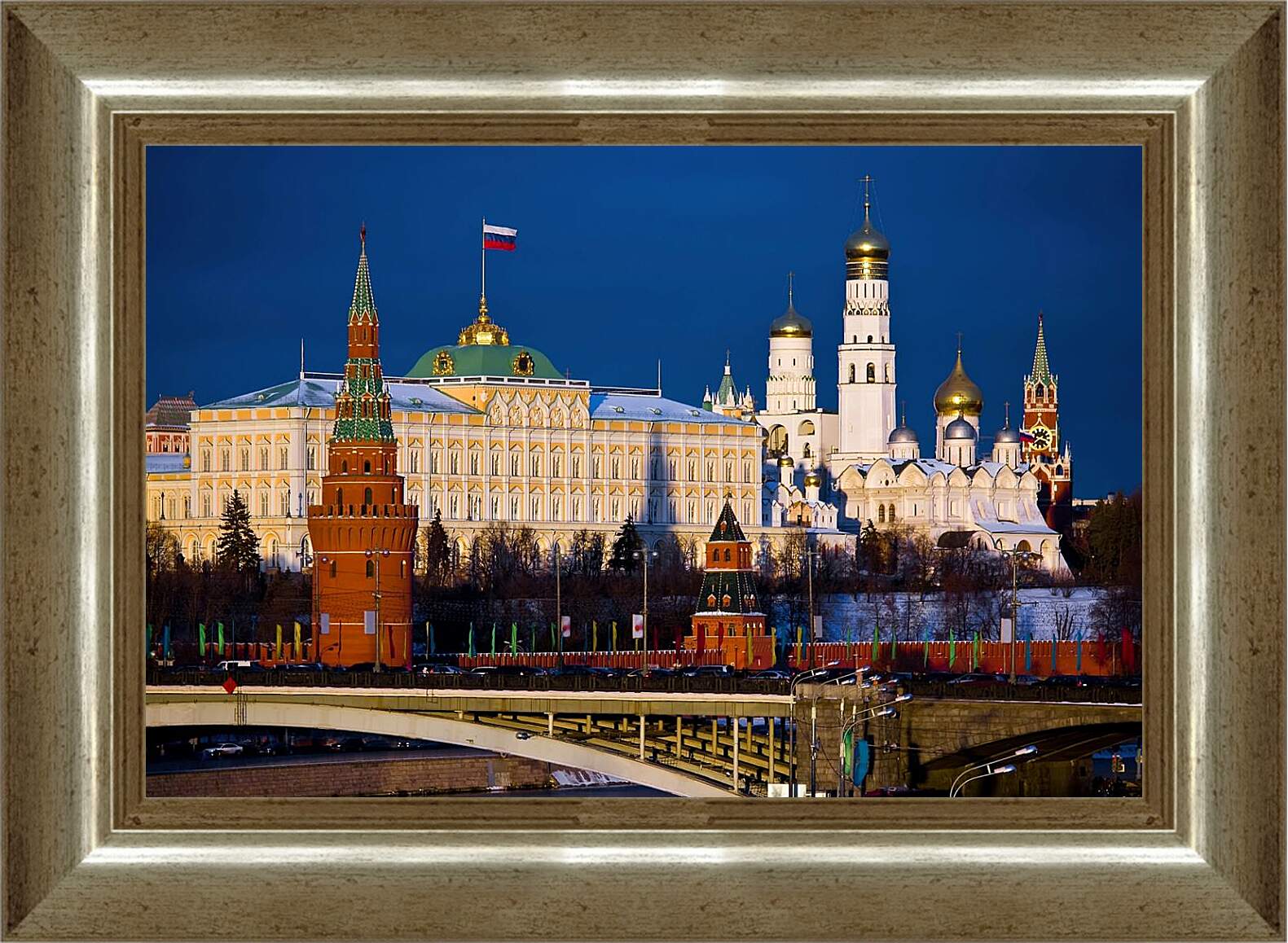 Картина в раме - Московский Кремль