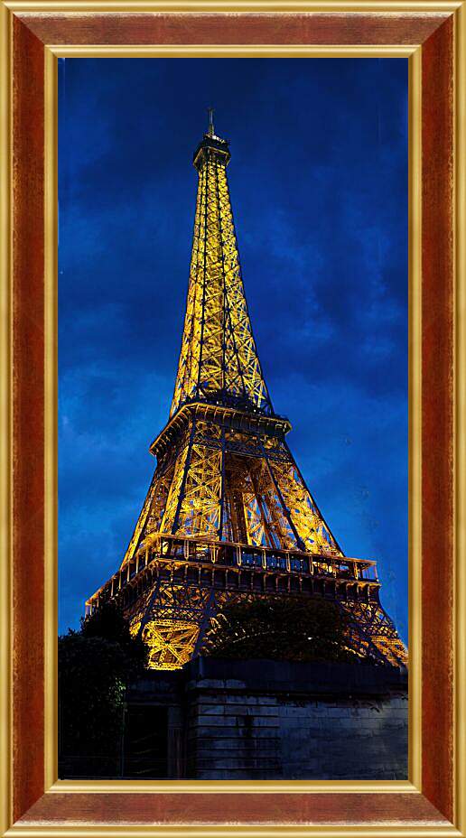 Картина в раме - Эйфелева башня в подсветке
