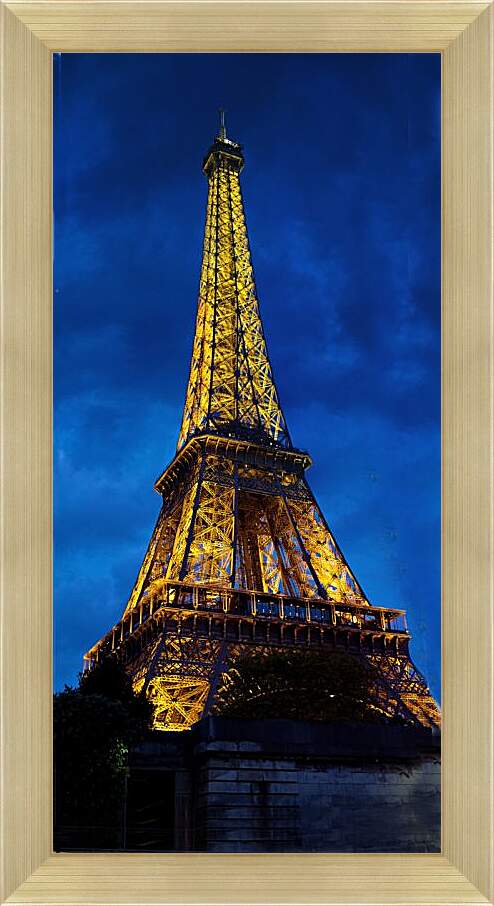 Картина в раме - Эйфелева башня в подсветке