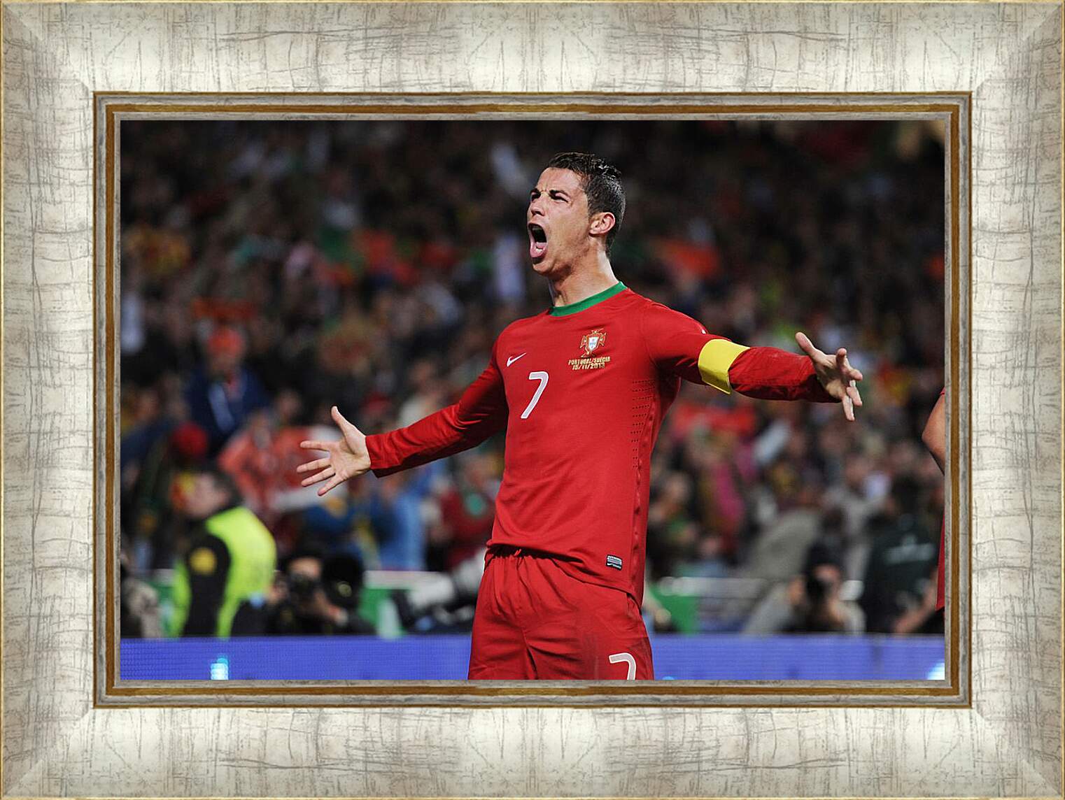 Картина в раме - Криштиану Роналду капитан сборной Португалии.