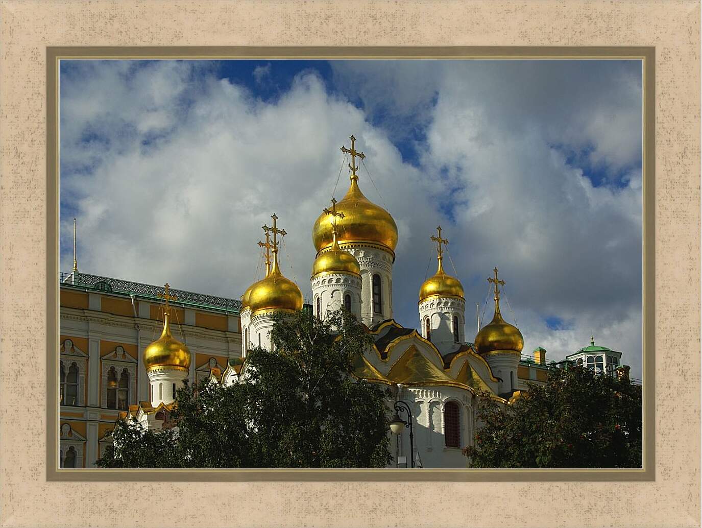 Картина в раме - Храм Москва