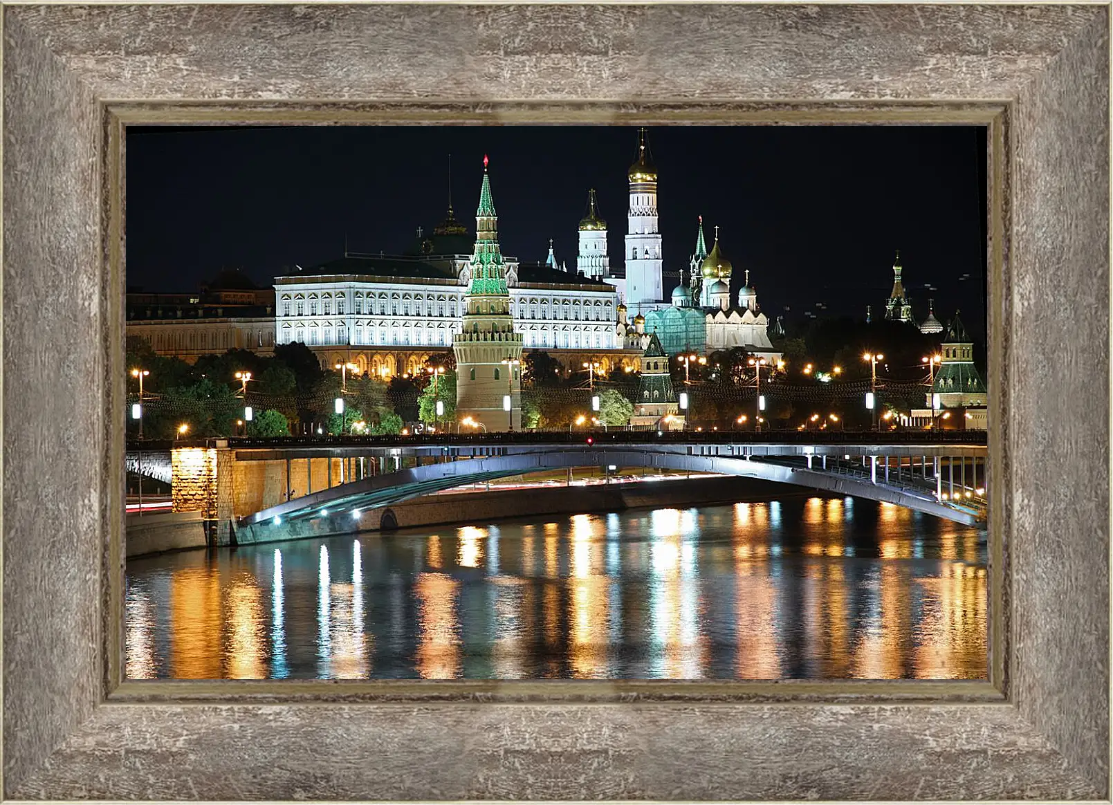 Картина в раме - Вид на Московский Кремль ночью