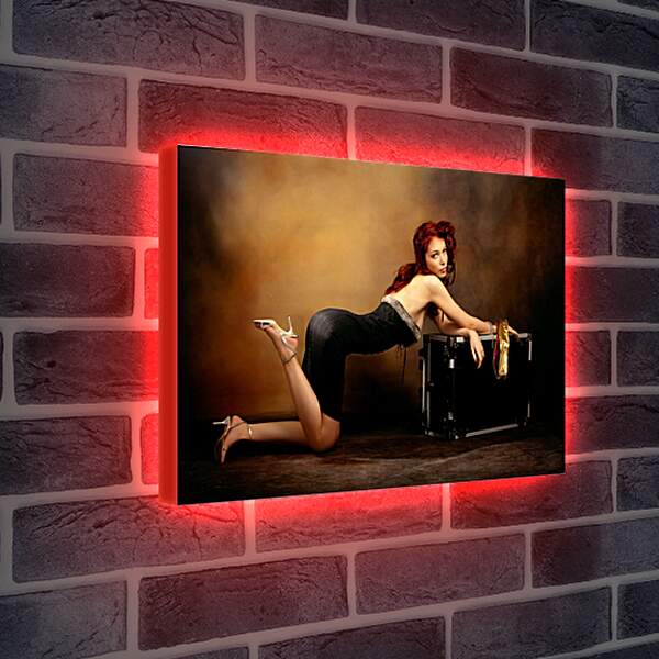 Лайтбокс световая панель - Рыжая девушка на чемодане