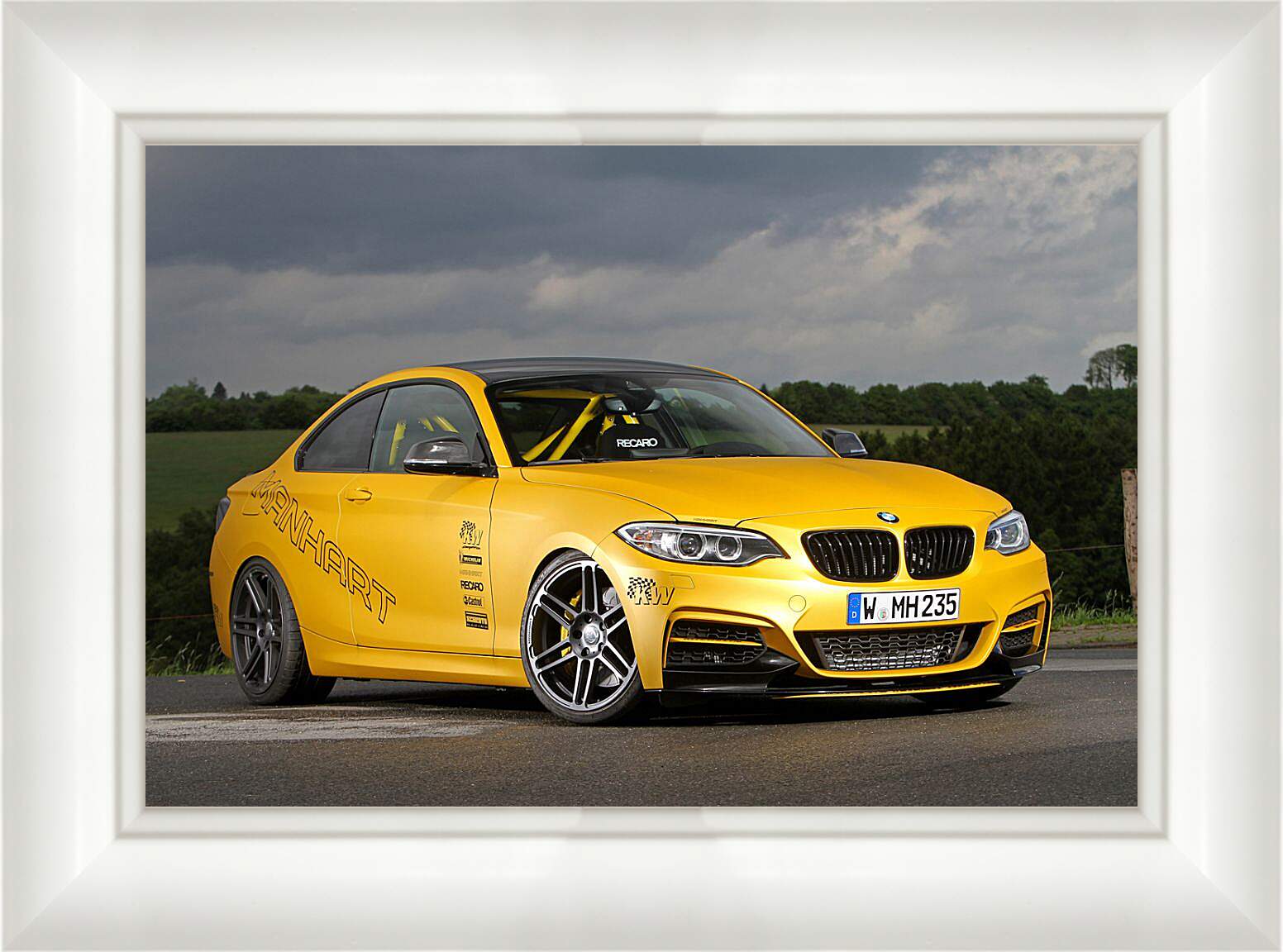 Картина в раме - Желтая BMW
